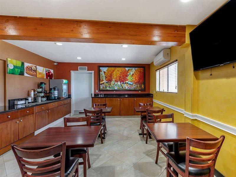 Quality & Seal Beach Hotel 2*