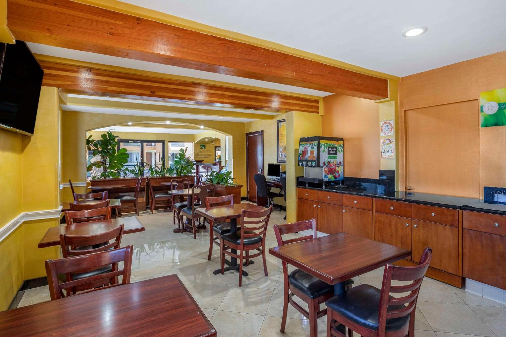 Quality & Seal Beach Hotel 2*