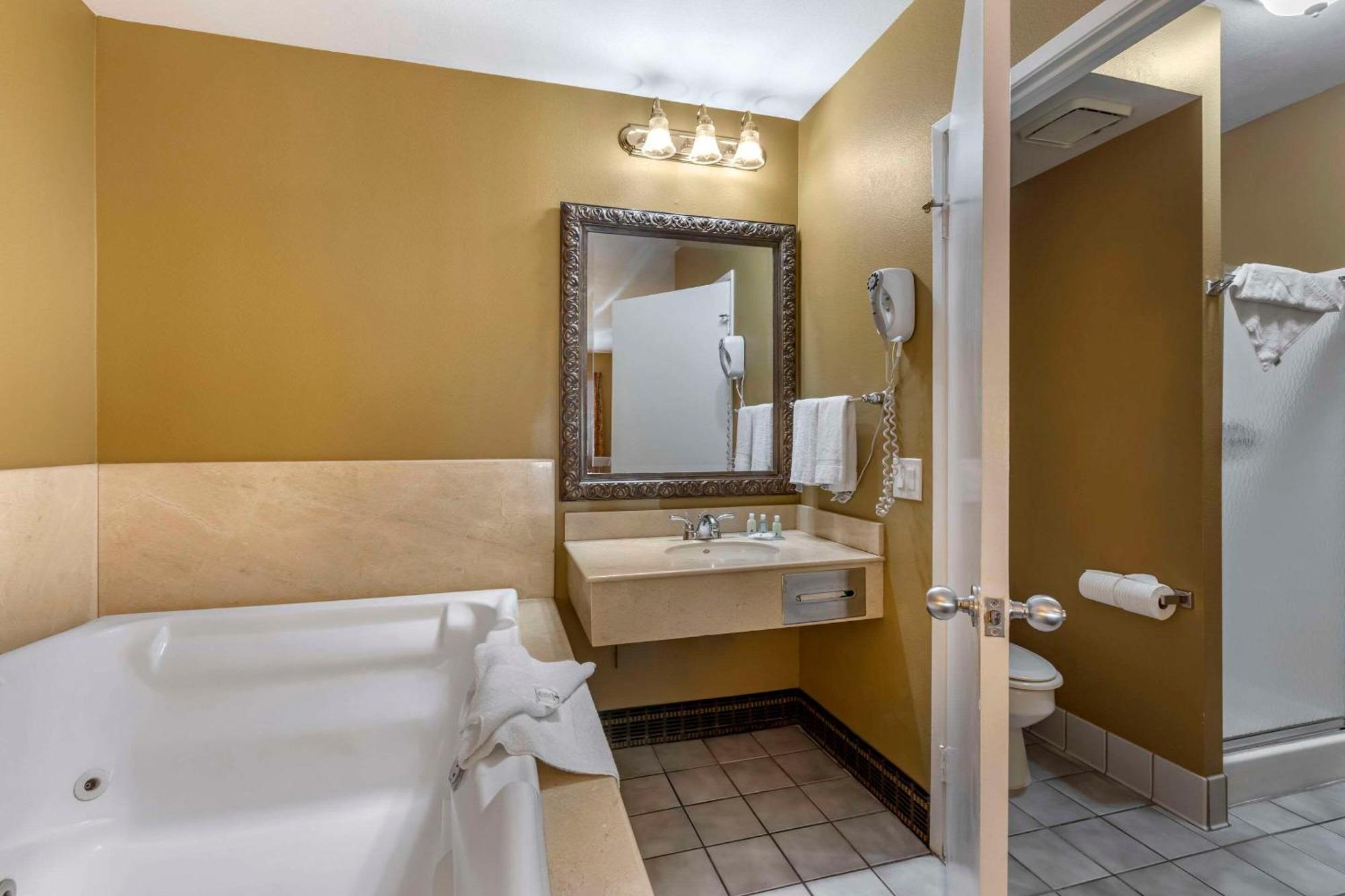 Quality & Seal Hotel