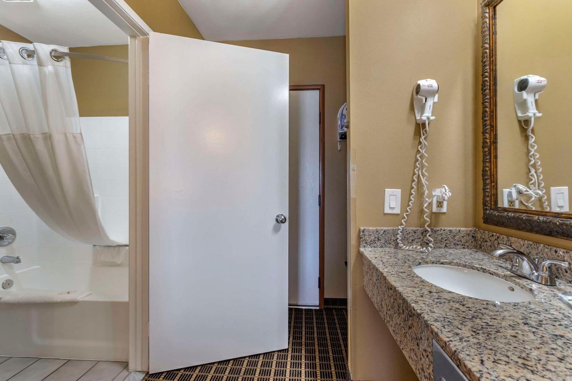 Hotel Quality & Seal Beach 2*